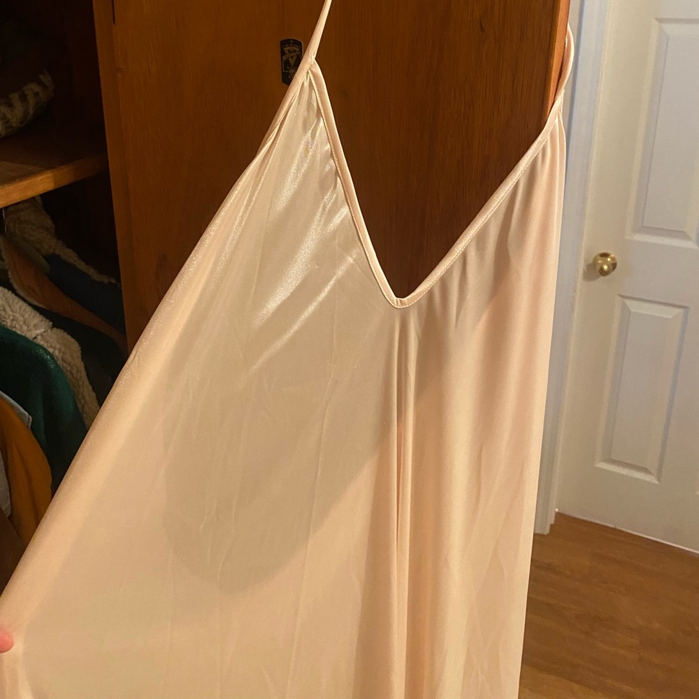 Elegant sheer beige lace robe with lace panties and satin sleeping gown. - Picture 12 of 14